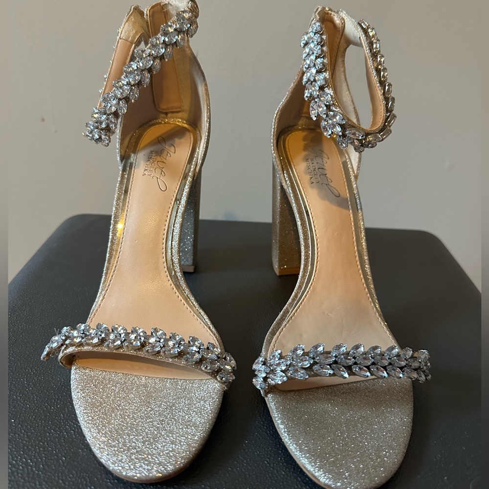 Jewel Badgley Mischka Gold Size 8.5
